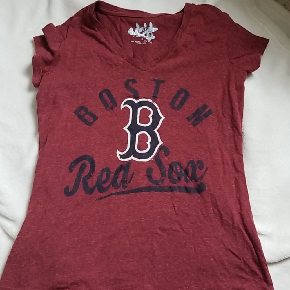 Boston Red Sox t-shirt.